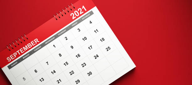 legante ad anello rosso 2021 calendario di settembre su sfondo rosso - ring binder foto e immagini stock