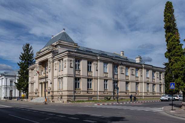 muzeum historii powiatu w targoviste, rumunia.  elementy konstrukcyjne i detale. - tirgoviste zdjęcia i obrazy z banku zdjęć