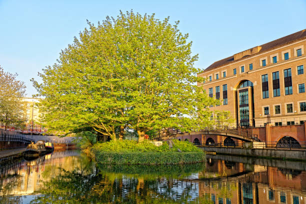 istock River Kennet and Kennet and Avon Canal at Reading - UK 1281065189