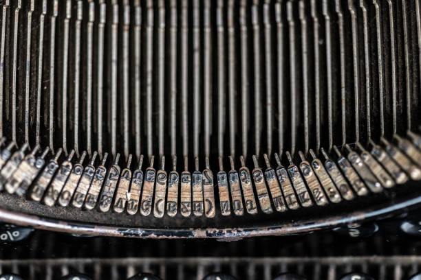 close up vintage typewriter - typewriter typebar old macro imagens e fotografias de stock