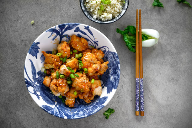 diverse keto dishes : general tao chicken - general tao chicken imagens e fotografias de stock