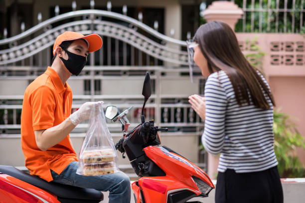 istock Mad deliveryman with mask look at delay customer 1281103907