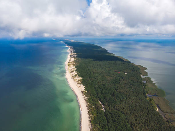 Beautiful aerial drone wide view of Curonian spit, Kurshskaya Kosa National Park, Curonian Lagoon and the Baltic Sea,  Kaliningrad Oblast, Russia and Klaipeda County, Lithuania, summer sunny day Beautiful aerial drone wide view of Curonian spit, Kurshskaya Kosa National Park, Curonian Lagoon and the Baltic Sea,  Kaliningrad Oblast, Russia and Klaipeda County, Lithuania, summer day kaliningrad stock pictures, royalty-free photos & images