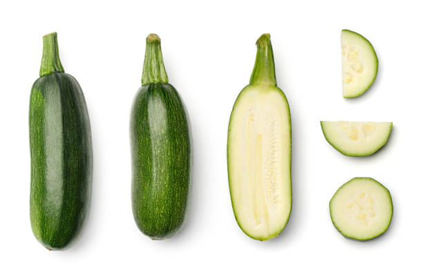 sammlung von zucchini isoliert auf weißem hintergrund. satz von mehreren bildern. teil der serie - zucchini stock-fotos und bilder