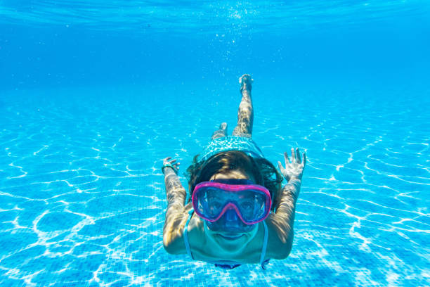 istock Little girl swim underwater 1281149114