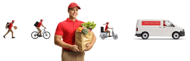 trabalhador do sexo masculino de uma empresa de entrega de alimentos com outros trabalhadores e uma van - delivery van delivery person messenger men - fotografias e filmes do acervo