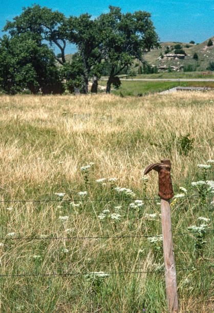 ash hollow state historical park - boot on fence - 1993 - slide rock state park - fotografias e filmes do acervo
