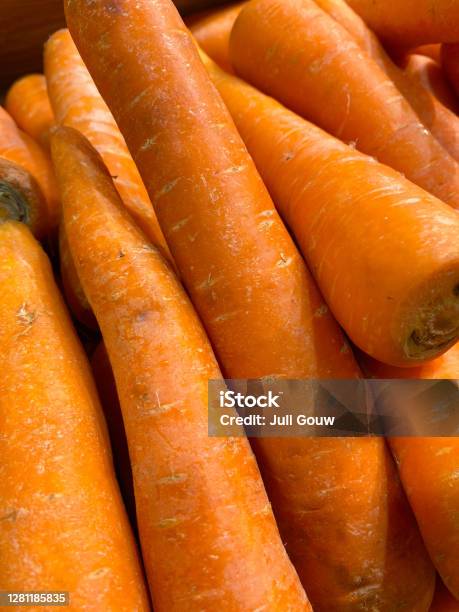 Carrots Stock Photo - Download Image Now - Agriculture, Backgrounds, Bunch