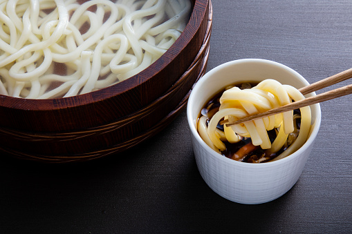 Boiled udon noodles\nEat with soy sauce sauce