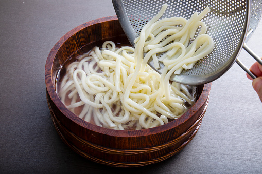 Boiled udon noodles\nEat with soy sauce sauce