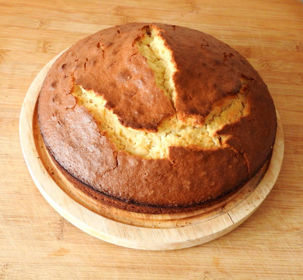 自家製レモンケーキ - baked brown cake circle ストックフォトと画像