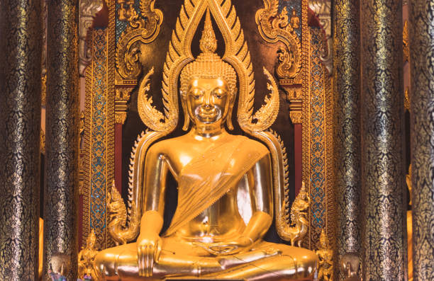 buddha chinnarat (the king of victory), the most beautiful and beautiful buddha statue in thailand, is enshrined in wat phra si rattana mahathat. - garuda bangkok thailand gold imagens e fotografias de stock