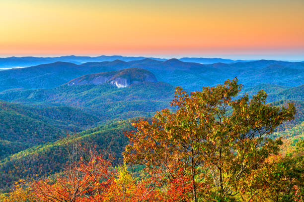 looking glass rock, north carolina, usa - looking glass rock imagens e fotografias de stock