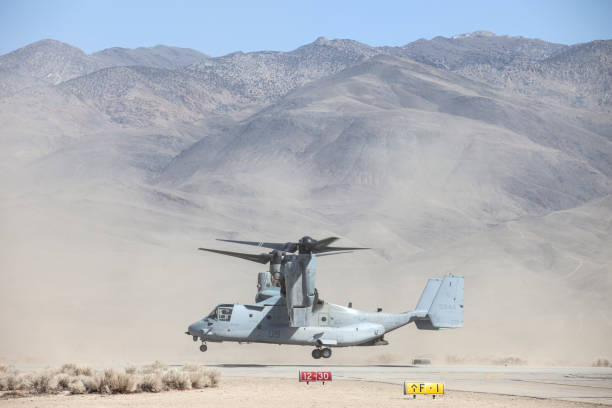 corpo de fuzileiros navais dos eua osprey mv-22 no aeroporto bishop (kbih) - helicopter boeing marines military - fotografias e filmes do acervo