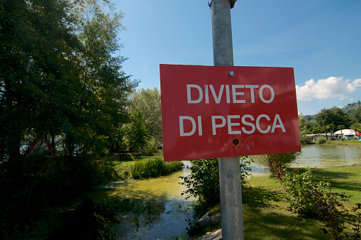 A italian warning sign with the inscription \