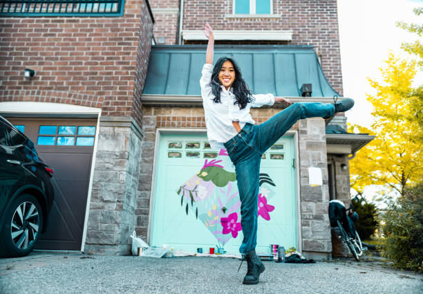 istock Female mural artist dancing 1281304297