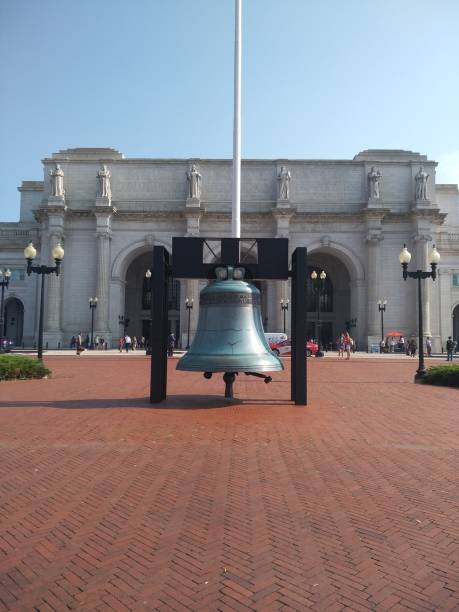 big bell - vertical washington dc usa station imagens e fotografias de stock