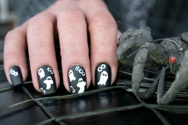 halloween ghosts nail art design - color image halloween people elegance photos et images de collection