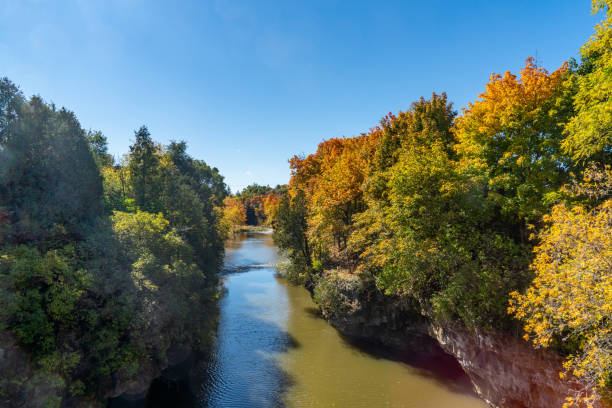 grand river view, downtown fergus nella contea di wellington, ontario, canada - wellington ontario foto e immagini stock