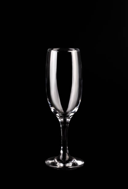 bicchiere di champagne vuoto su sfondo nero. - party business toast champagne foto e immagini stock