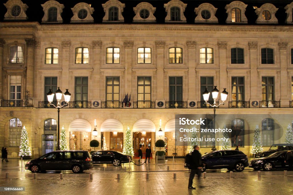 Christmas Trees Place Vendome Ritz Hotel Stock Photo - Download Image Now -  Ritz Carlton Hotel, Paris - France, Place Vendome - iStock