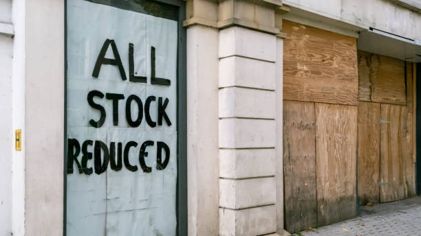 istock A sign in a window of a closed store 1281464406
