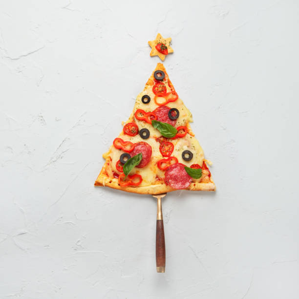 stück pizza wie weihnachtsbaum. - salami sausage portion decoration stock-fotos und bilder
