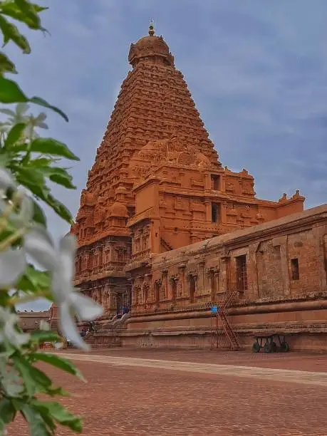 Its builds by great ancient king in tamil nadu