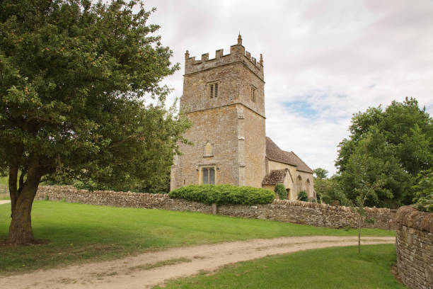 istock interesting english country church 1281586317