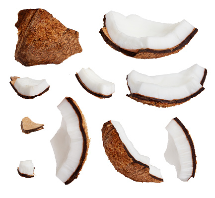 Trozos de coco aislados sobre fondo blanco photo