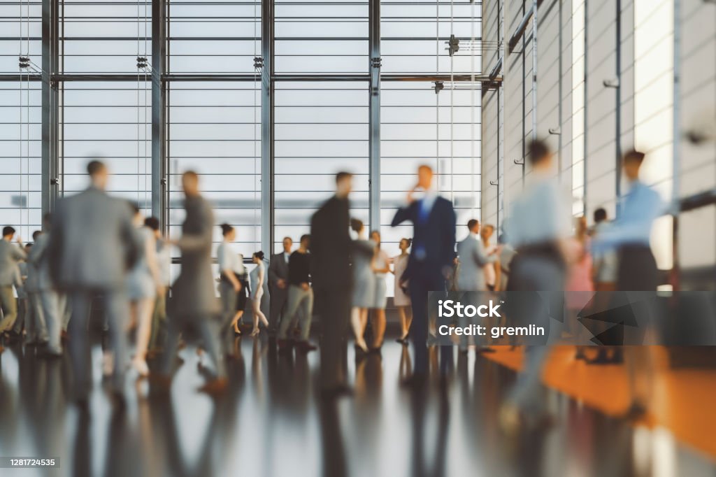 Große Gruppe von Geschäftsleuten im Kongresszentrum - Lizenzfrei Offizielles Treffen Stock-Foto