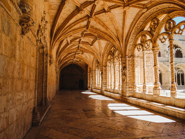 istock Open corridor in gothic style with sunlight coming in 1281742512