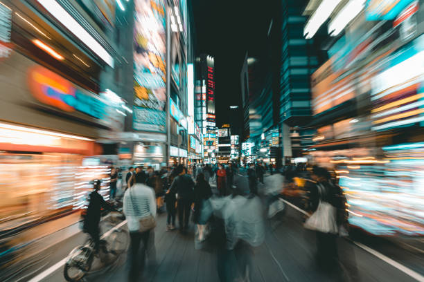 ville de nuit de kabukicho à shinjuku tokyo, japon - quartier chaud photos et images de collection