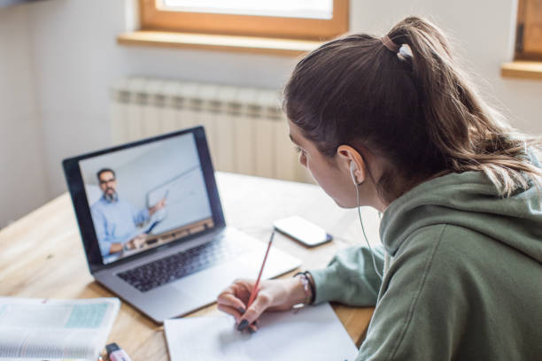 aprendizagem do aluno durante o período de isolamento - home schooling audio - fotografias e filmes do acervo