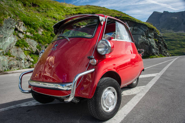 little red classic  bmw isetta 300 - collectors car antiquities ancient past imagens e fotografias de stock