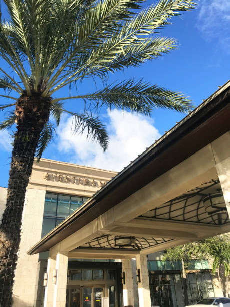 Aventura Shopping mall entrance, Miami, Florida, USA Miami, Florida, United States - October 18, 2020: General view Aventura Mall Shopping Center in Miami during the Covid-19 Corona Virus Quarantine in a sunny autumn day, located at 19501 Biscayne Blvd, opened in 1983 and currently owned by Simon Property Groups. The shopping mall has the most famous and luxury  brands around the world as: Apple, Louis Vuitton, Macys and much more. kendall stock pictures, royalty-free photos & images