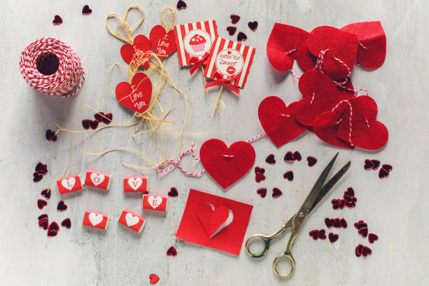 all the elements are ready to decorate your place for valentine's day - valentines day candy chocolate candy heart shape imagens e fotografias de stock