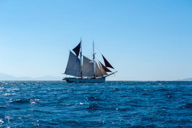 stary wysoki statek - brigantine old sailing ship passenger ship zdjęcia i obrazy z banku zdjęć