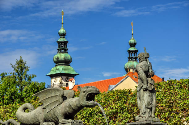 lindworm fountain - symbol miasta klagenfurt w austrii - lindworm zdjęcia i obrazy z banku zdjęć