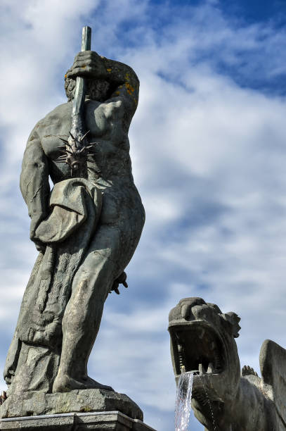 lindworm fountain - symbol miasta klagenfurt w austrii - lindworm zdjęcia i obrazy z banku zdjęć