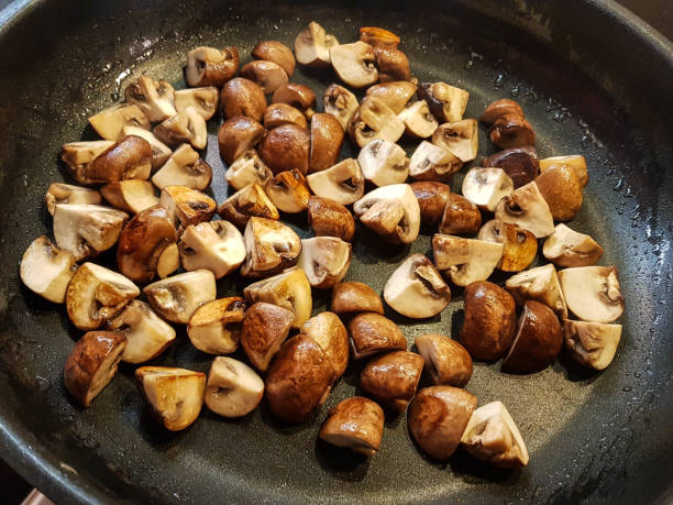 steak with mushrooms - steak plate gourmet beef imagens e fotografias de stock