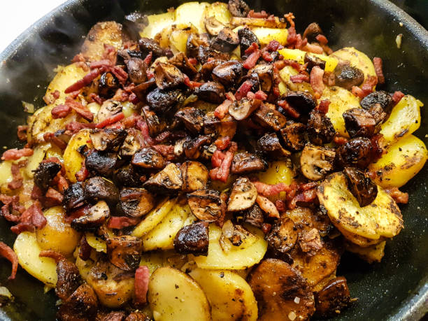 steak with mushrooms - steak plate gourmet beef imagens e fotografias de stock