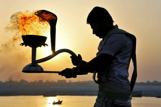 morning ganga aarti at varanasi - morning river ganges river varanasi imagens e fotografias de stock