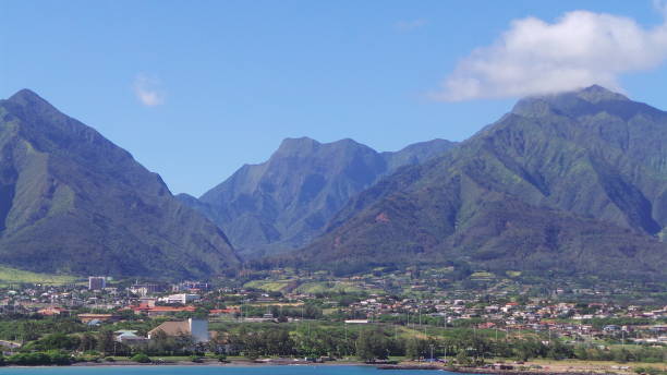 istock Volcanic mountains in Hawaii 1282025225