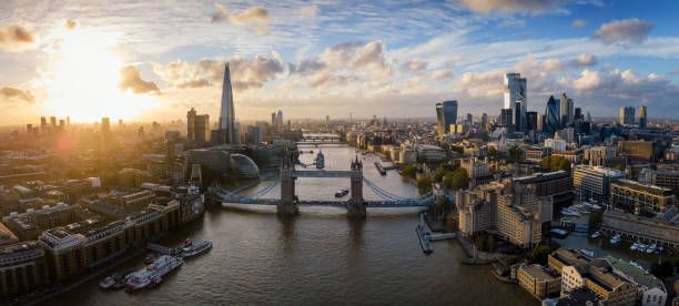elevated, panoramic view of the urban skyline of london, united kingdom, during sunset time - crane skyline uk tower of london imagens e fotografias de stock