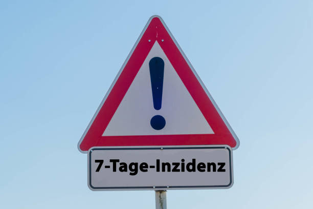 signo simbólico 7-días-incidencia alemán "7-tage-inzidenz" - incidence fotografías e imágenes de stock