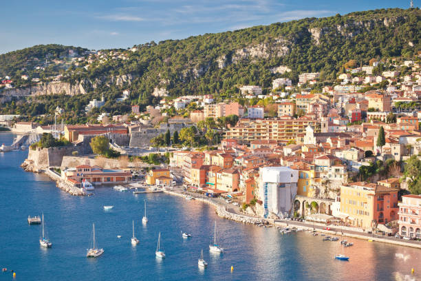 riwiera francuska. architektura villefranche sur mer i widok na wybrzeże - villefranche sur mer zdjęcia i obrazy z banku zdjęć