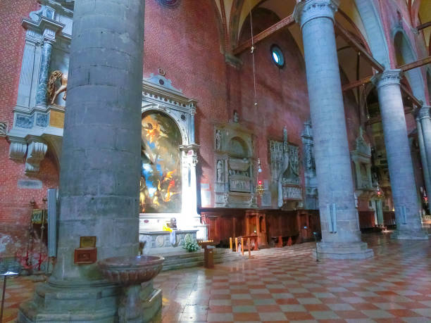 dettaglio della scultura all'interno della scuola grande di san giovanni evangelista a venezia - cathedral italy venice italy inside of foto e immagini stock