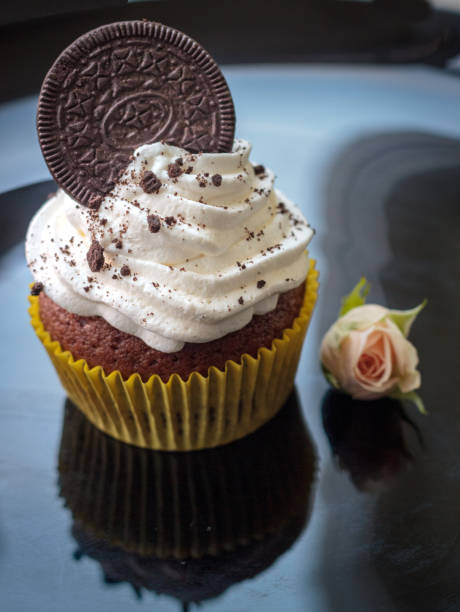 istock White cream cake decorated with cookies on a black plate 1282187390
