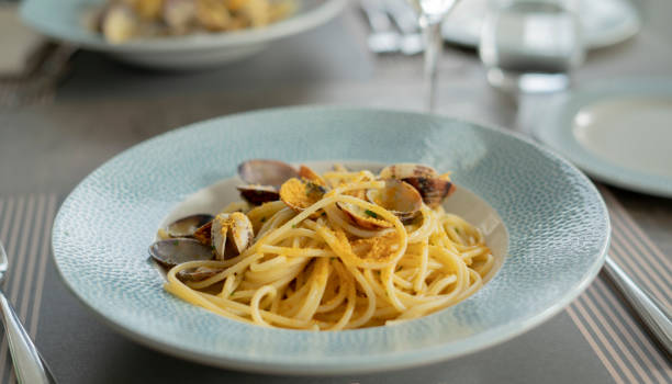 spaghetti pasta with clams and bottarga, mediterranean food - food dinner prepared fish gourmet imagens e fotografias de stock